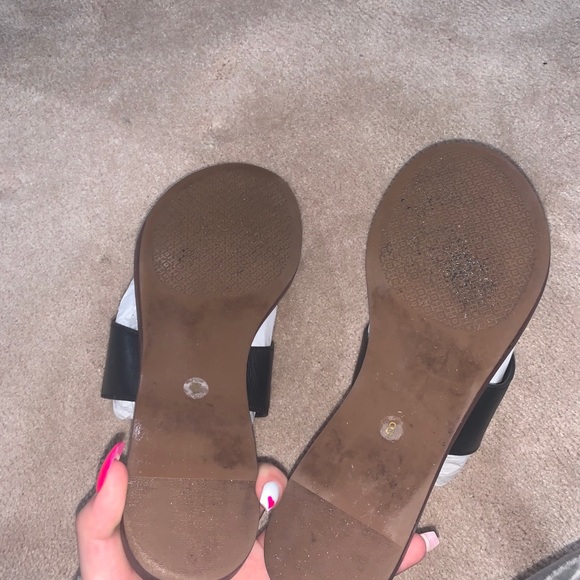 AUTHENTIC TORY BURCH SANDALS! - Picture 3 of 4
